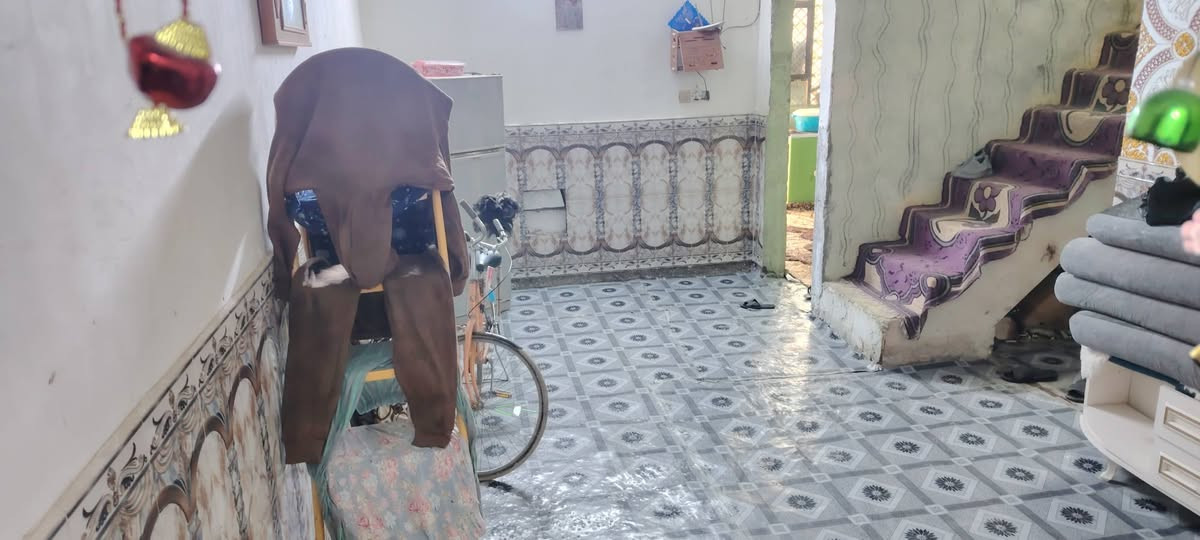 سلام عليكم اعيد النشر بسباب الوعود الكذابه بيع مستعجل بيت للبيع ١٠٠ متر شارع مطحنه نهايته عل ايدك اليمنه يحتوي البيت على غرفه وصاله جبيره واستقبال البيت بنا بلوك تجيعب صب بيت مرتب وحلو مطابخ عداد ٢ داخلي و خارجي مكشوفه حمام طارمت البيت صطح العكاده الغرفه وصاله والمطبخ والحمام طابوك الصاله جدار سيراميك الغرفه كاعيه بورسلين الا استقبال مالته  عكاده مالته فرمستون هوه والمطبخ الخارجي زينه البيت قريب عل شارع يعني كلشي متوفر يمه بيت مرتب وحلو سند ٢٥ زراعي  قرار محكمه بي البيت مشمول بل تتطويب رقم دار ٣١ الشارع مالته معرف نفس رقم الدار هم ٣١ جيران ذهب الشارع مالته هدوء كلش البيت موقعه كلش حلو وشارعه هم حلو الحي مالته اسمه حي اليرموك هاي تفاصيل  مو شراي لا تخابرني رجان سعر البيت ٢٥ وبي مجال قليل للاستفسار الخاص مفتوح تريد تنتصل عل رقم بي ويتساب ***********
