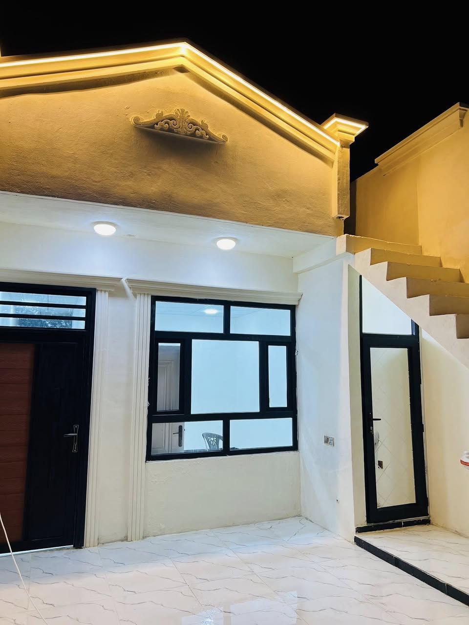 بيت للبيع  100 م زراعي ( ما ابيع قسط !!! ) حي بدر بالمنطقه الي قرب جسر المعارض خلف مدرسه الشهيد كاضم 
السعر  ( 38 ) بي مجال بناء حديث صفر غير مسكون فول سيراميك واجه ع الشمس واجه فلين تركي اناره داخليه ابواب تركي شارع تبليط قريب جداً من البيت مي كهرباء ضمانات كامله يتكون من غرفه نوم هول  واستقبال صحيات داخليه وخارجيه 

 اي استفسار ***********☎️
***********
