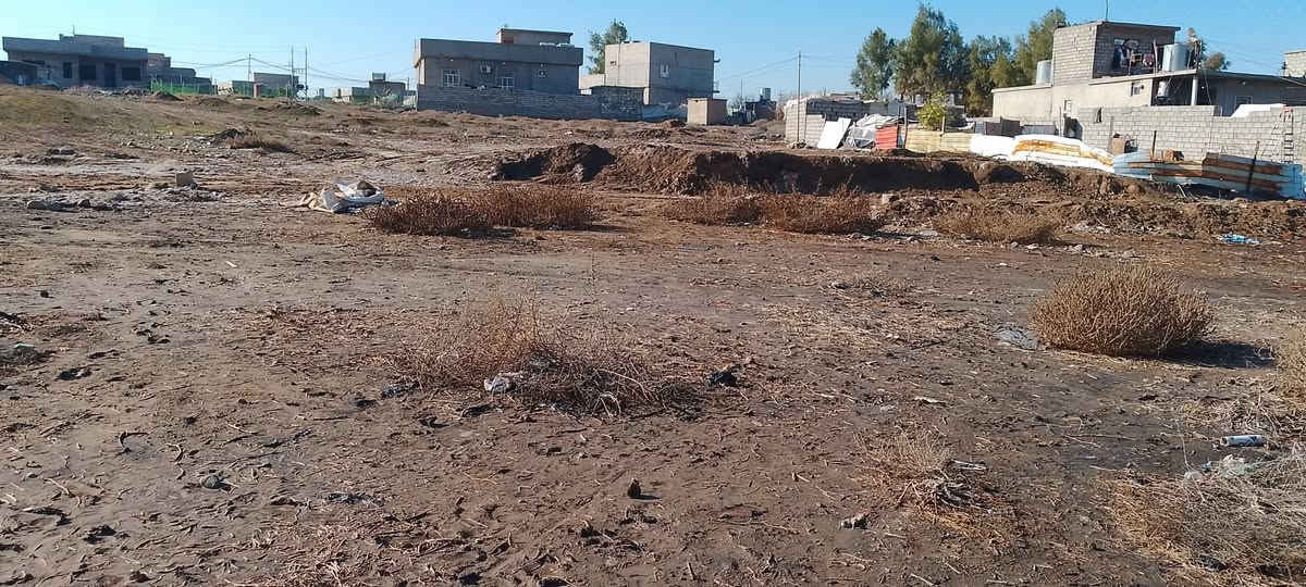 ارض للبيع مساحتها 300واجها 15عرض20سند زراعي موقعها يم بيت طه الدوكان ومحلات جبروت امرأة 
متوفر كافه الخدمات مي وكهرباء وشارع كلشي يمها 
سعرها مناسب ترهم مقدمه ونقد اتصل وتدلل ***********
