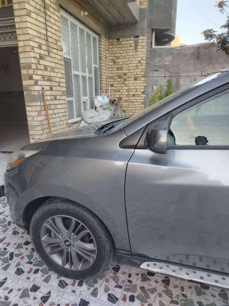 توسان 2014 باسمي خمس قطع سعرها مناسب ***********
