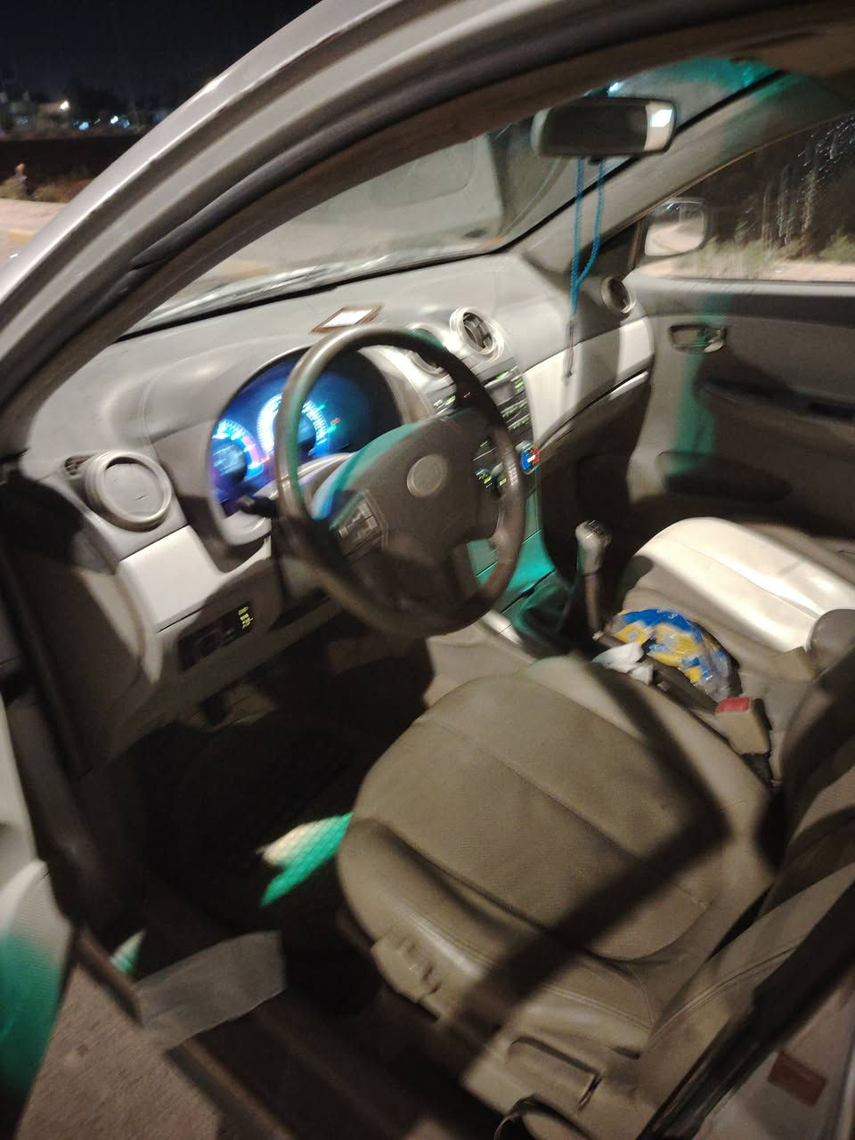 سلام عليكم بي وايدي موديل 2013 للبيع كير عادي مكفوله كفاله عامه عده جاملخ مكينه كير حداداه تخم تاير كهربايات شغاله سنويه لل2025 مصفره هيه وغرامه سعر 43 وبيه مجال رقم الهاتف *********** اسيا*********** مكان ميسان العماره
