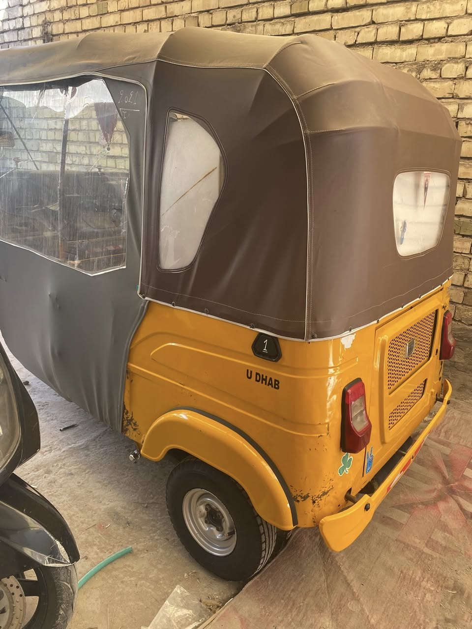 السلام عليكم تكتك للبيع موديل 21مرقمه رقم وسنويه *********** ‏زعفرانية 
￼
