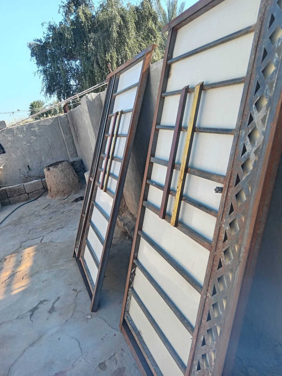 سلام عليكم بابين
متر وربع

ورتفاع مترين

ذي قار شطره

سعر علا ٦٥ والا ثنينهن بيهن مجال ***********
