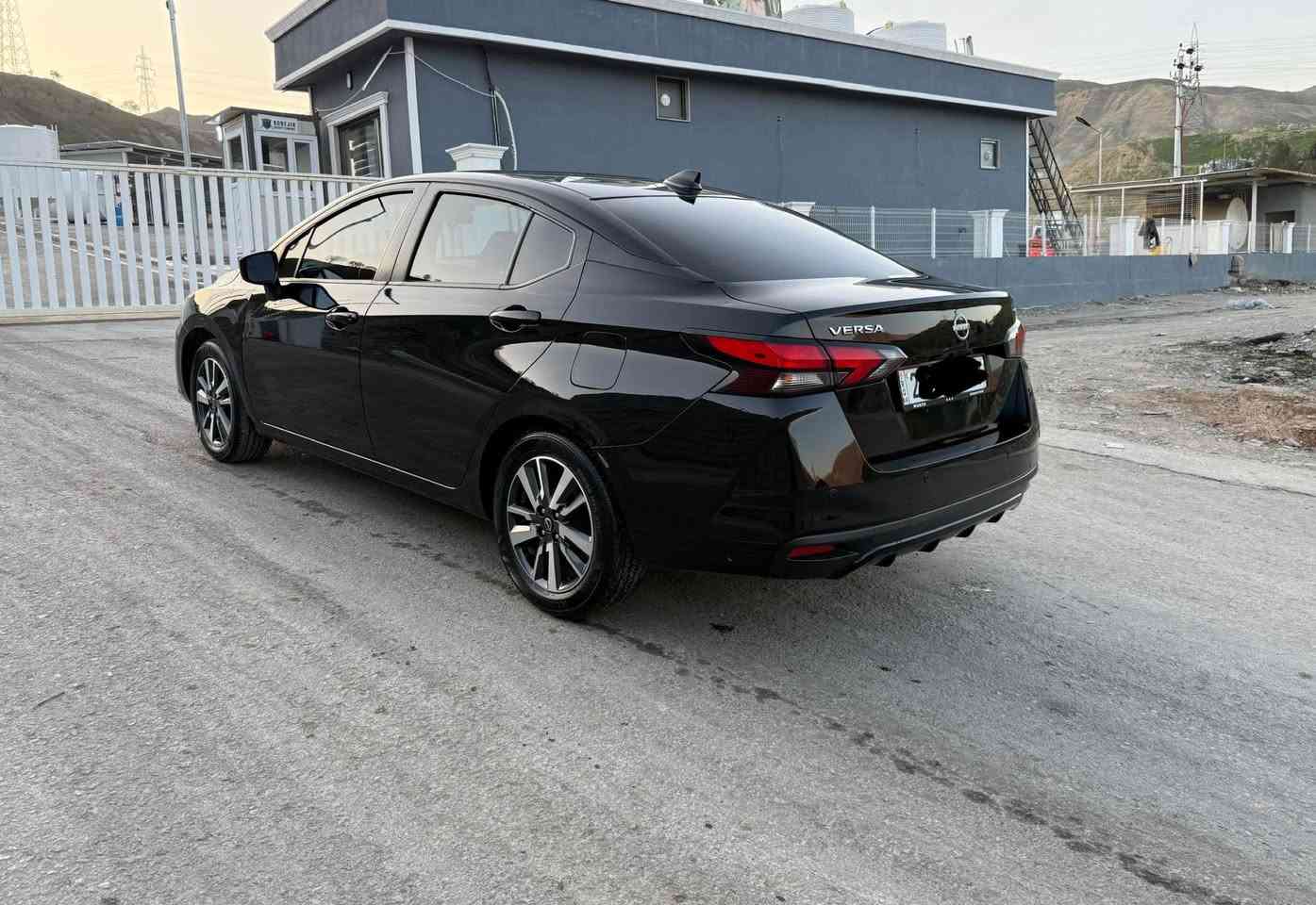 نيسان فئرسا 2024 ئةمريكي 
فول مواسةفات بةس سةلات نية. كئر توماتبك  بةسمة 
جام كارةبا جام ئوتو 
سوكان فوليوم تةحد سورحة 
شاشة تةلةبزون و شاشة كةورة و كاميرة و حةساس 
رةقةم و سةنةوي نوئية بة ناو خومة 
سيارةكة يةك دةستة ئي مال خومة. كئر و مةكينةي بةشةرت نةكراوةتةوة
110هةزار رويشتوة سپئير دانةبةزيوة 
بئ بوياخ و لئدراو هيجي نية
زمارةي خاوةن سيارةي  
   *********** أربيل, العراق
