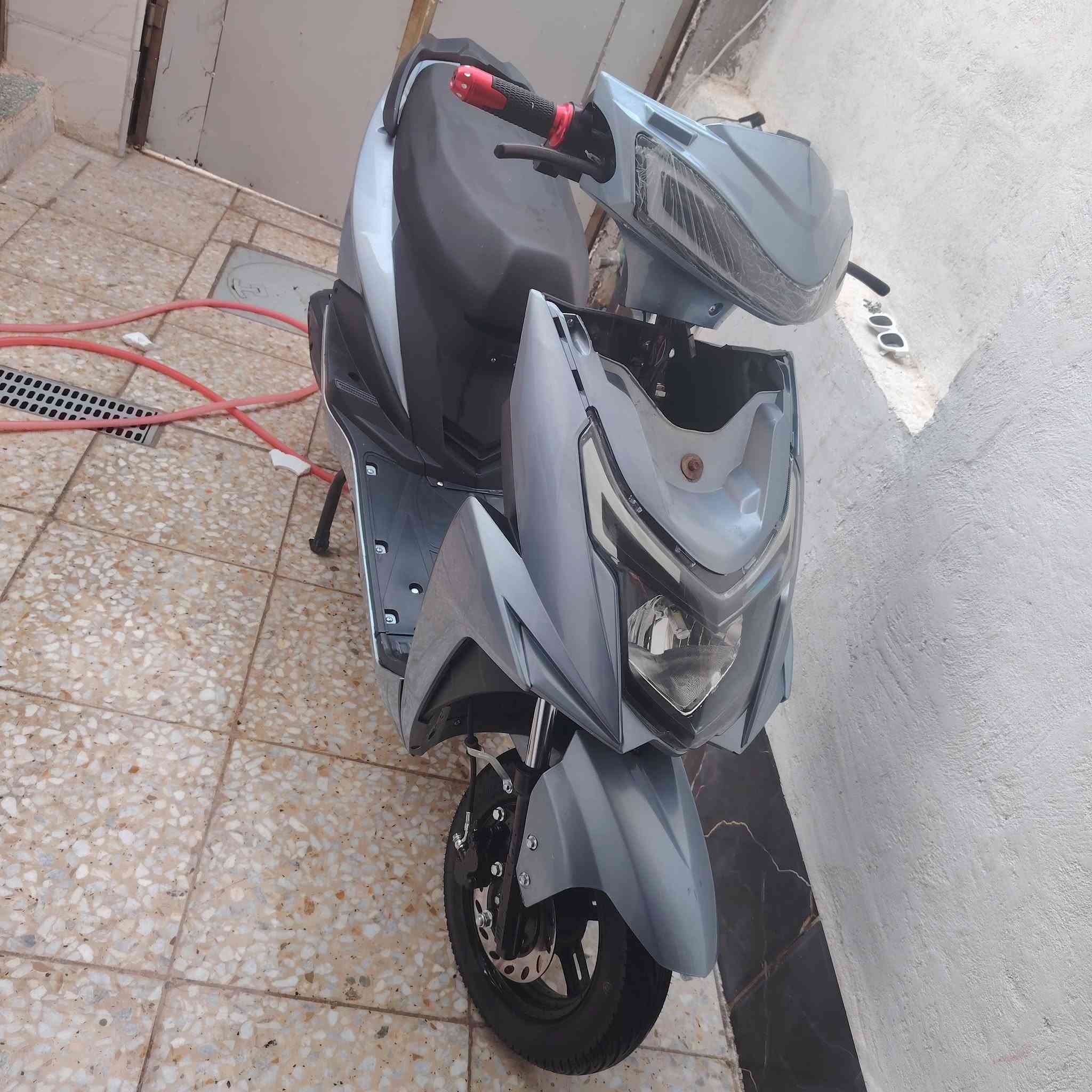 سلام عليكم
دراجه سكنس نضيفة كلش جديده سالها 3اشهر نازلة من ارنبه مابيها اي شي بطاريات فول شحن فول اي نقص ماكو سرعتها 63 بكاني بغداد الشماعية سعرها 525وبيها مجال بسيط ***********الهاتف متواجد وتساب او تصال وشكرا
