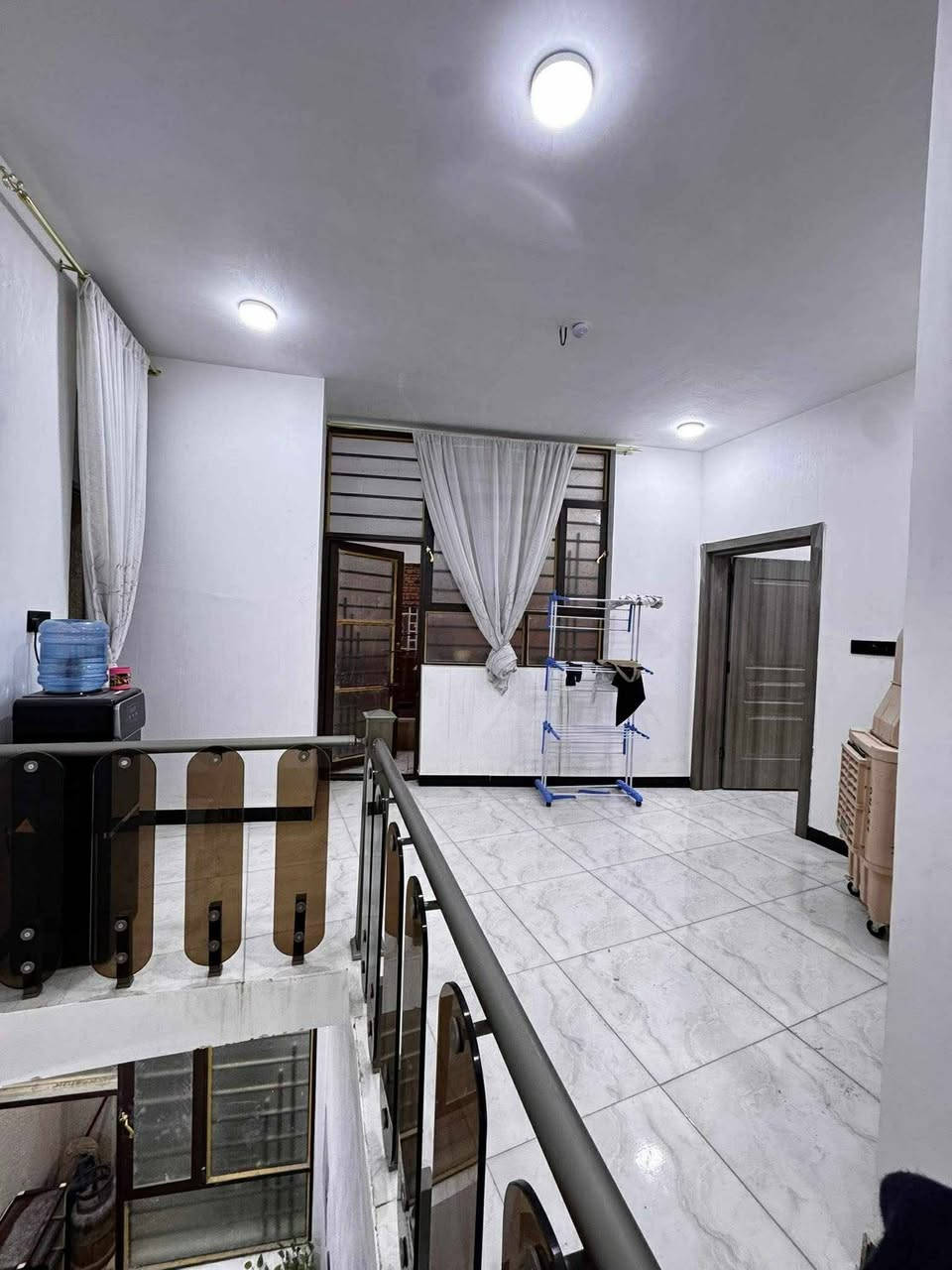 بيت للبيع 85 متر ركن على شارعين
بيت للبيع 85 متر ركن على شارعين

كربلاء الحر خلف أسواق المائدة بداية الحي

الطابق الأرضي 

صالة 

مطبخ 

صحيات 

محل 5‎*5مؤجر 

محل 3*3 مؤجر

الطابق الثاني 

غرفة 4*3

غرفة 4*5

صالة مع بلكونة مع منور 

صحيات 

السعر 135 مليون 

للعلم البيع مع الأثاث#

***********
