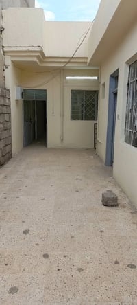 حي الساهرون • دار للايجار • ١٠٠م