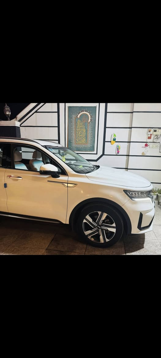 السلام عليكم 
كيا سورنتو موديل2021 وكالة خليجي سته سلندر جديده ماشية 73 ألف سبعة راكب فول مواصفات عده لبني رامه إشارة بل مري ترحيب شفتات ستيرن بردات خلفيه رقم بغداد دولي بسمي حساس امامي وخلفي كامره دواره لايت زنون تبريد ثالث قطع لمس جنطة كهرباء تشغيل عن بعد بصمت بواب وتشغيل وبعد مواصفات بيه السيارة مكفوله فقط شخط أربع اصابع ومصلح وموجود بالصور السعر 268وبيه مجال مكان السيارة السماوة قظا الرميثه هاذه رقمي *********** لثاني***********
