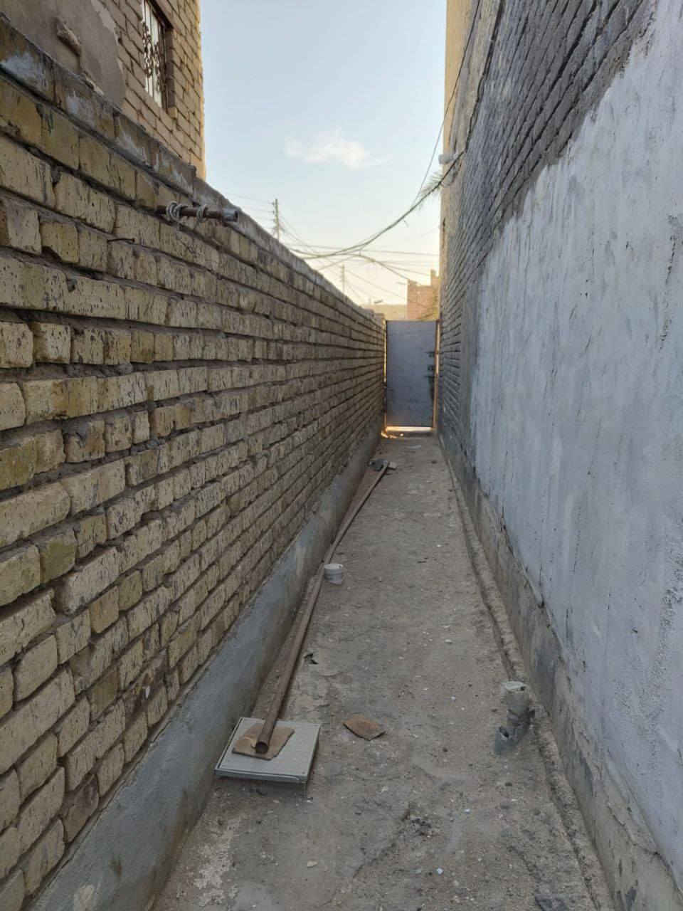 سلام عليكم 

◾دار طابو للبيع 

◾المساحة 100 /م 

◾المكان سوق الشيوخ حي الشهداء  يم مدرسة البراعم يم انصار زهير 

◾يتكون من استقبال وصحيات وطارمة وترك وصالة ومطبخ وغرفتين

◾السعر  38وبيه مجال 

◾الاستفسار واتساب او الاتصال على رقم التالي 

◾***********
◾سيد حسن الموسوي 

◾مكتب الاحرار شارع البصرة يم مكتب سيد الشهيد
