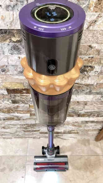 " مكنسة كهربائية لاسلكية قوية تتميز بشفط يصل إلى 45000 باسكال، وشاشة OLED تعمل باللمس، وعمر بطارية يصل إلى 65 دقيقة. وهي مجهزة بفرشاة أرضية على شكل V لمنع التشابك ورأس مرن بزاوية 270 درجة، بالإضافة إلى ممسحة مدمجة. تشتمل المكنسة على نظام فلترة HEPA قابل للغسل وقابل لإعادة الاستخدام، وعلبة غبار كبيرة بسعة 1.6 لتر،
السعر 60 الف 
للطلب والاستفسار ***********
توصيل كافة محافظات العراق
