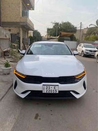 عندي كي فايف موديل 2023 للبيع سيارة جديدة وارد امريكي رقم سليمانية هست...