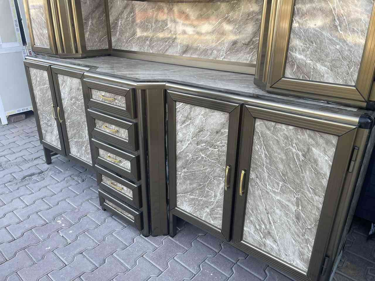 كاونتر مستعمل شي قليل حطاطه موو سوكي قياسه مترين ونص نضيف كلش مبي أي عيب مكانه تكريت شارع الزهور للاستفسار ***********
