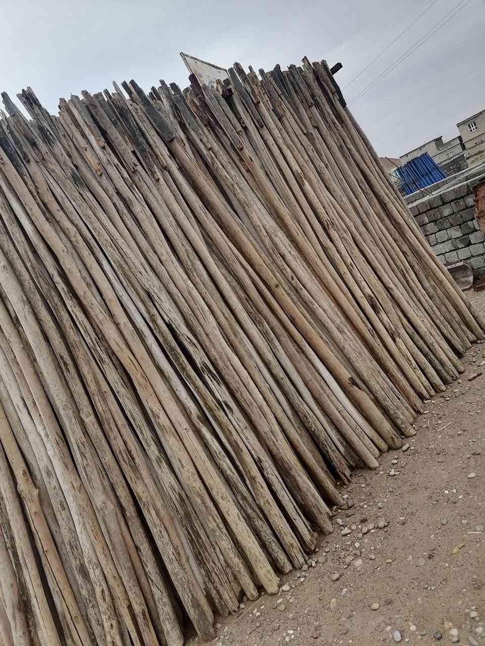 السلام عليكم.. دراسك للبيع طول ٣م العدد٤٠٠ درسك نضاف حيل سعرالزوج  ٤٠٠٠ ودراسك ٣و٢٠+٣ونص الزوج٨٠٠٠ مكان الشرقاط قريه شكرا ساحه البركه لبيع الخشب للستفسار والاتصال *********** /***********
