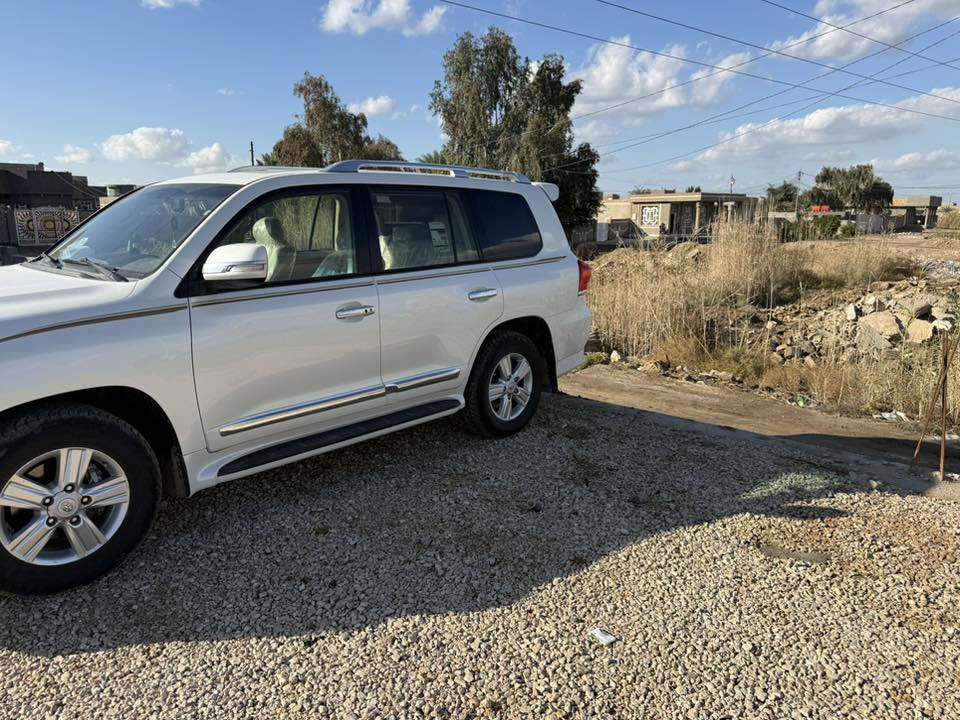 لاندكروز 2015خليجي فطيم سياره مكفوله من صبغ فقط شخوط مع بارد موضح بالسونار ماشيه 113الف حقيقي سياره قبل شهر سويتله ادامه يم شركه ساز فواتير صيانه موجوده تخم تاير 2025 الأصلي رقم بغداد دولي اخوان سياره كلش نضيفه مال جناي مكان سياره الحله *********** محرك وكير وحداديه مكفولات من الفتح السياره ناعمه بالشارع اخوان السعر 40000$ وبيه مجال  ماتصرف عليها دينار
