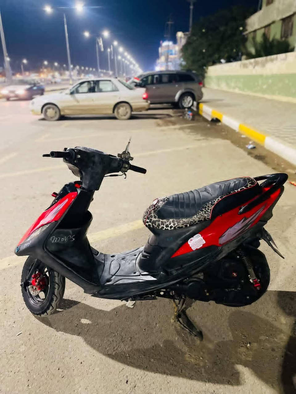 دراجه عدله ماكس للبيع 
الدراجه موديل ال 2007
االدراجه مابيهاا كل نقص كلهااا شغلاه صالنصه FM
هندر سلف شغال كهربايات كلها شغلا كلها ختم واحد 
تايرات دزوج جديدات  دشبول جديد سعر 550 وبيها مجال 
خاص متواجد.  الرقم ***********
