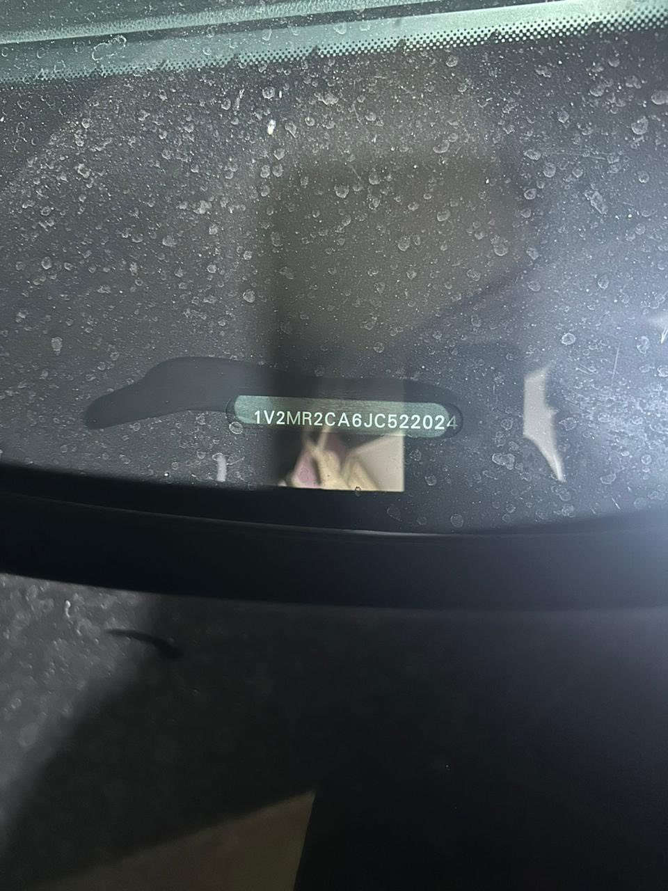 السلام عليكم
فولكس واكن اطلس (SEL) فول مواصفات 2018 
 محرك 6 سلندر
 7 راكب 
لون اسود
ماشية 116 الف ميل
سيارة بيها صندوق خلفي
 سيارة كلش جديدة ومناقصها شي 
تخم تاير جديد.
‏‎مواصفاتها
بانوراما 
بردات 
بصمة ابواب اربعة
جنطة كهرباء  
كشنات كهرباء 
كشنات جلد 
سايد بريك بصمة 
تدفئة بالكشنات 
رادار امامي 
تحديد مسار 
لد امامي
تبريد ثلاث قطع 
شاشة 
لايت زنون 
كامرة خلفية
‏‎تحكم استيرن 
‏‎ويل كب
‏‎جام اتو
وبيها مواصفات اخرى
‏ABS مانع انزلاق
‏‎السيارة  بسمي تحويل ثاني يوم مضمون 100/100
  السعر 225  وبيه مجال مكانها الموصل
 للاتصال_______***********
