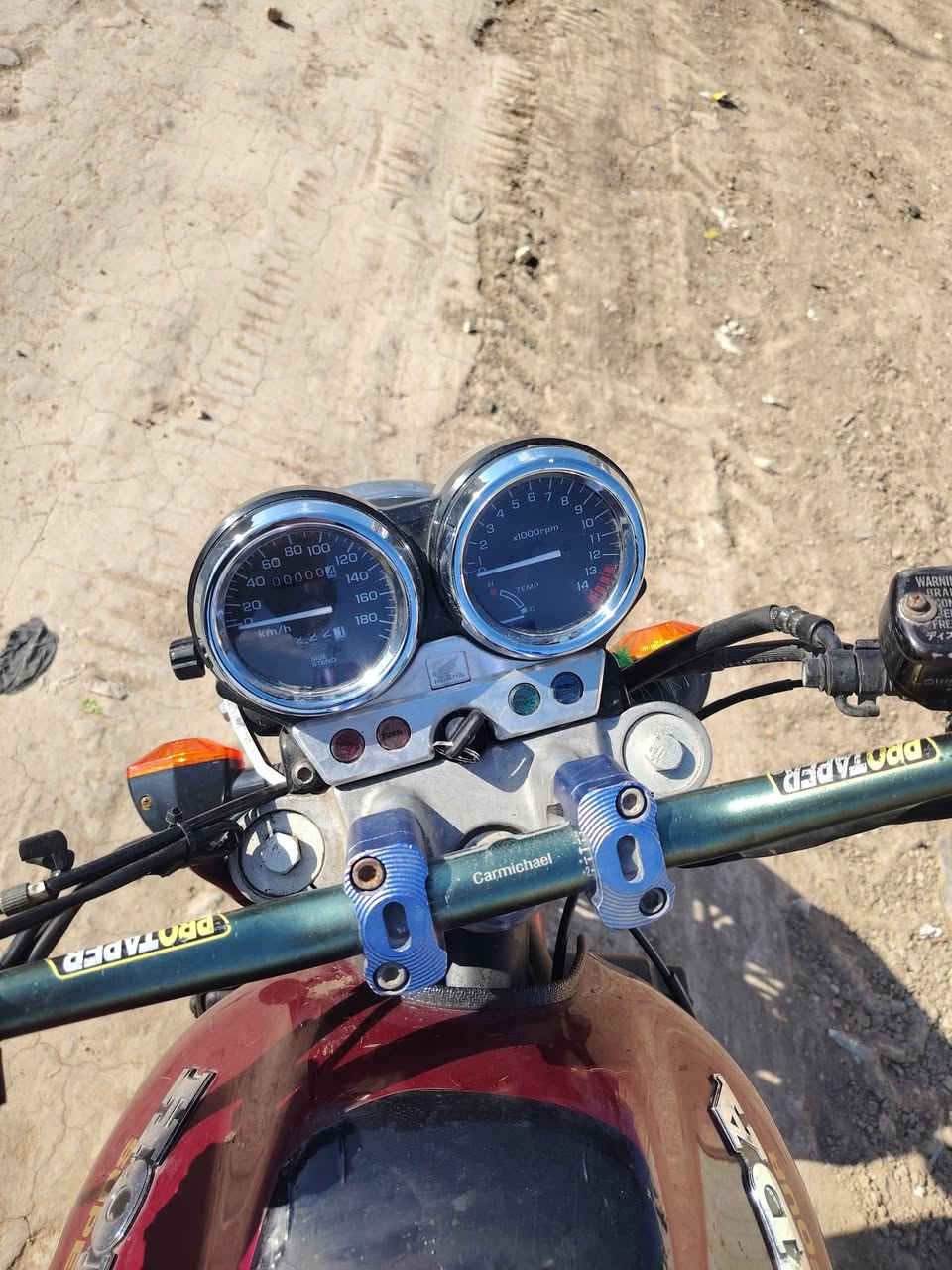 سلام عليكم
بطح سي بي فور مديل 2000 دراجه كفاله اوراق وكمرك مدفوع تخم تاير. جديد باتري جديد  كرهبايات صالنصه رياضي سكان رياضي الدراجه مال جناي سعرهه 1900وبيهه مجال قليل مكاني دوانيه رقمي ***********
