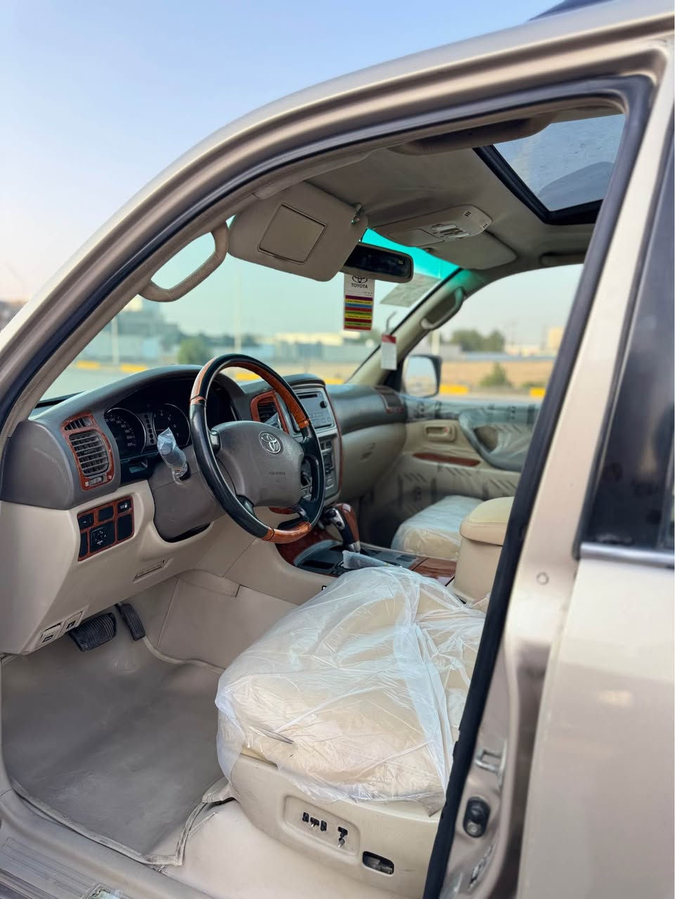 السلام عليكم لاندكروز مونيكه 2007 فول مواصفات 6 سلندر بيها بكانات صبغ  اثر جراد كفاله عامه من الضربه رقم بصره مميز سنويه جديده تحويل مباشر سياره جاهزه للخير السعر 175 بيها مجال للتصال *********** البصرة, العراق
