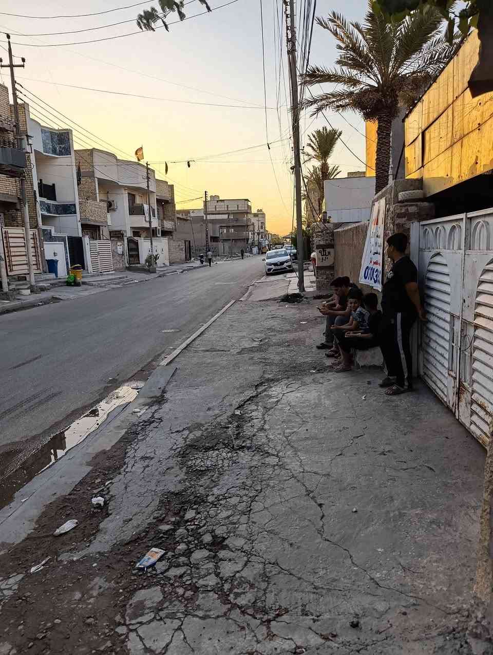 بيت للبيع المساحة 300م الجبهه 12 والنزال 25م طابو صرف يحتوي 6 غرف نوم وصاله استقبال وهول ومطبخ وحمام عدد 3 موقع الدار شارع المدارس الاكرمين شارع تجاري  يربط الشهداء بالشرطه الخامسه نافذ قرب افران المياحي السعر 370 وبي مجال
للأستفسار ***********
