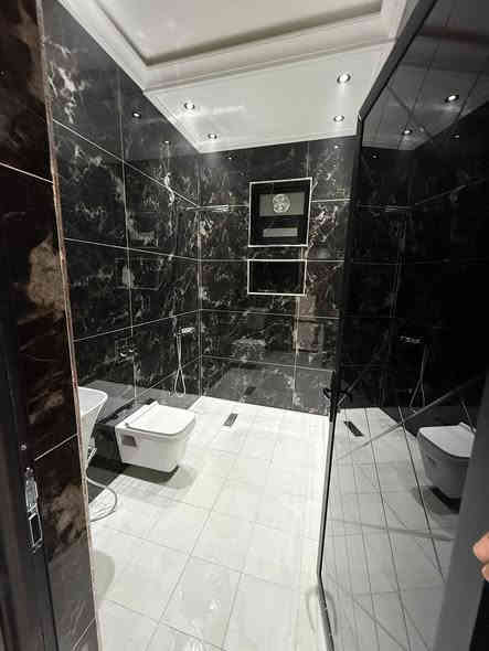 للإيجاد في السيدية 
المساحة 120م واجهة 7م مدخلين 

دار سكن فول درجة أولى من كل النواحي بموقع ممتاز عرض الشارع (15)متر ورصيف 4متر

واجهة مرمر تركي وارضيات مرمر تركي
جدران الحمامات والمطبخ الواح 
شبابيك الامنيوم ولابواب قاصه تركي 
العقار ديكورات كل الطوابق 

يحتوي على؛
الطابق الاول مدخلين صاله ومطبخ حولي وغرفة نوم وحمام الرئيسي 
الطابق الثاني غرفتين نوم وحمام الرئيسي 
الطابق الثالث غرفة نوم وحمام ومخزن. بيتونه

الموقع السيدية مربع الاقتصاديين قريب من التجاري

للاستفسار اكثر وطلب السعر  الاتصال..*********** موجود واتساب
