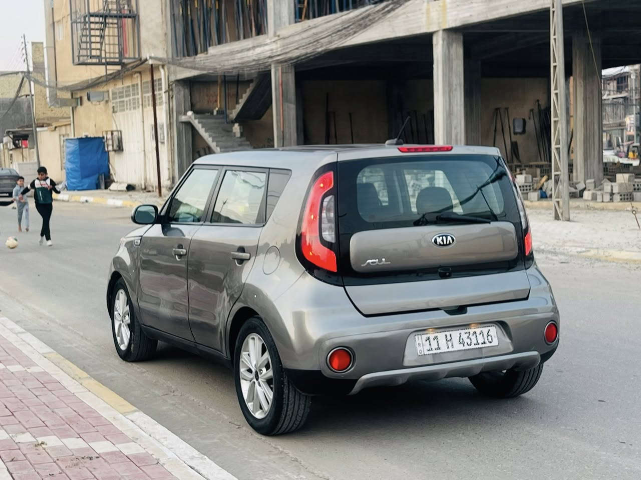 كيا صول موديل2019
رقم بغداد انكليزي
ماشيه76ml
مكينه 2000
سياره مابيها حادث 
ولا تبديل ولا ايرباك 
فقط صبغ وهاذ السونار واضح بلصوره
مكاني كربلاء
سعرها105
بيها مجال بسيط
***********
