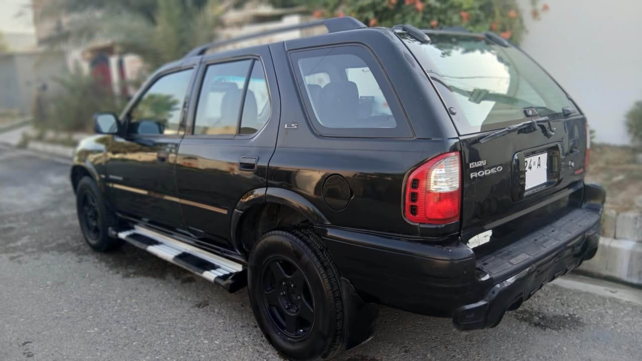 ڕیکلامی تایبەت
ئیسوزو مۆدیل ٢٠٠٠ بۆفرۆشتن
چوار پارچە بۆیاغ 
پێش و پشت لێدانی نیە 
بەس دوو دەرگا لێدانی هەیە
گێر ئۆتۆماتیک
گێر و مەکینە بیلادە بە شەرتە 
سەنەوی و رەقەم تا ٢٠٣٠ نوێیە
 بە ناوی خۆمە
(ماڵی دۆستە)
 نرخ ٥٢ گەڵاو و مامەلە
ژمارە مۆبایل :***********
شوێن// هەولێر أربيل, العراق
