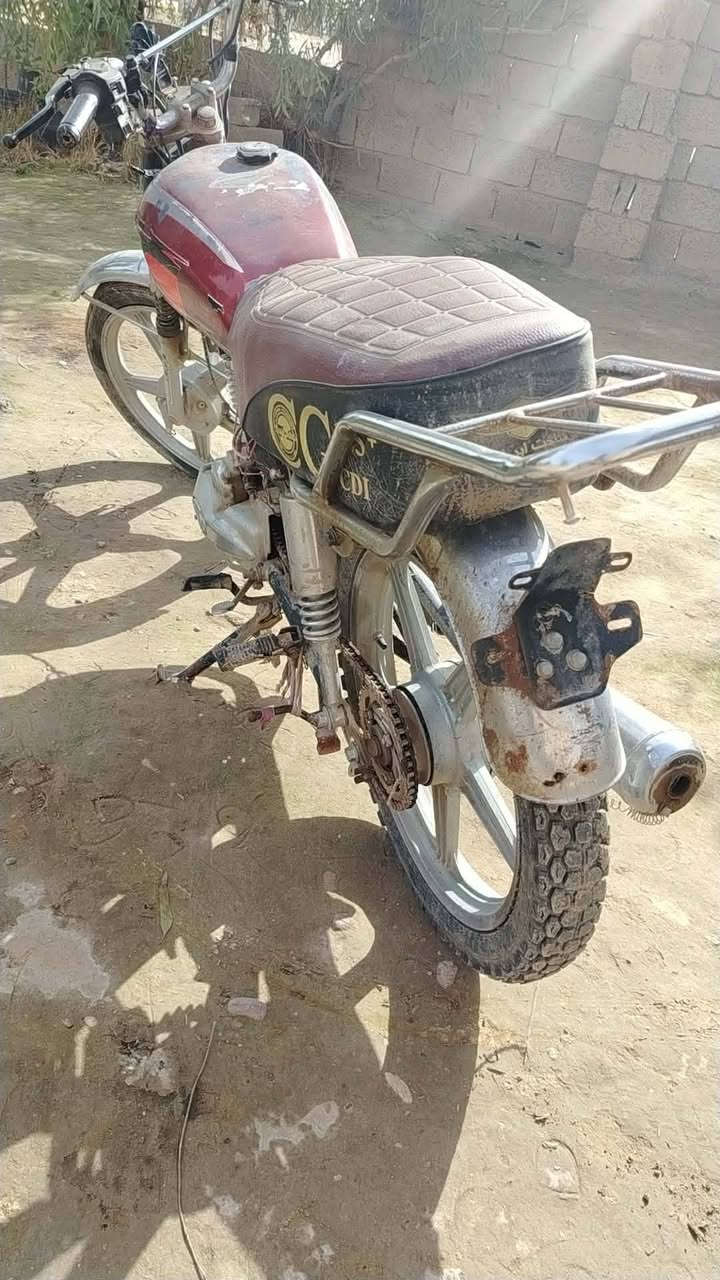 السلام عليكم موطور للبيع او مراوس 

٥كير كهربايات بي بومه فقط 
محرك مجفت جديد شغال صافي تواير جدد 
السعر١٢٥وبي مجال الشراي يتصل ***********
