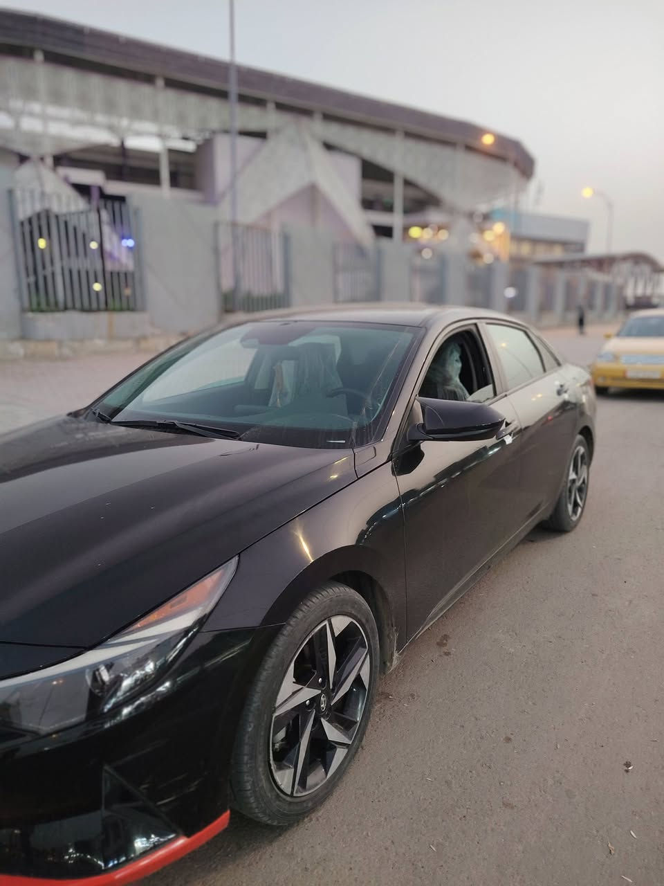 انتره ٢٣ فول عده فتحه سياره وارد أمريكي حادثه خلفي ربع من قبق صندوك ولبنيد بي اقل شبر تجي وشوف مكان سياره بغداد العبيدي وصور الحادث موجوده شراي ***********
