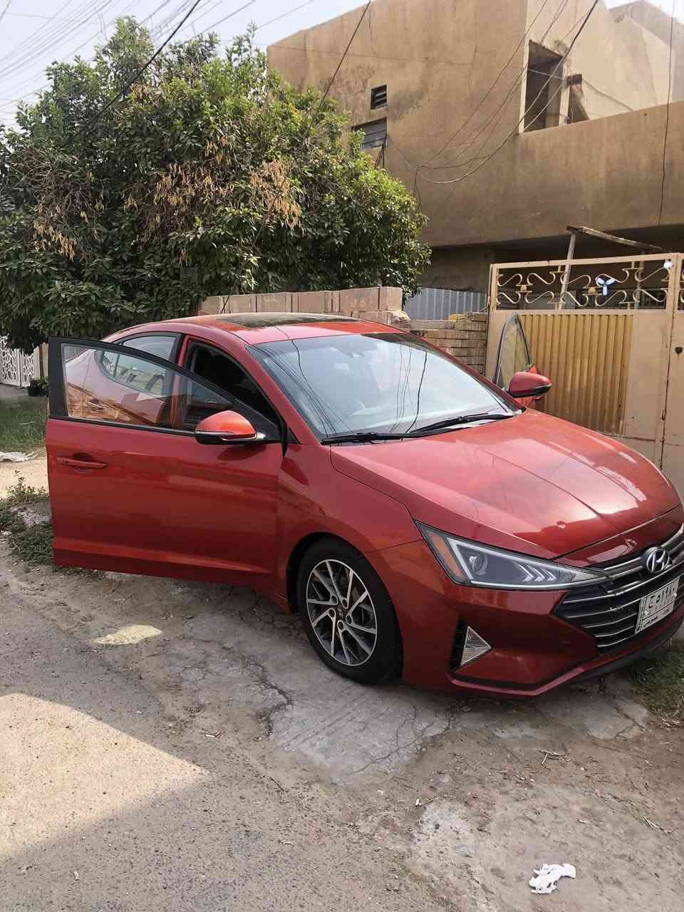 السلام وعليكم للبيع النتره موديل٢٠ فول مواصفات  ضرر حافه بنيد  فتحه بصمه توقف ذاتي رادارات جانبيه تدفئه كشنات  واستيرن  تحكمات جهتين مكينه ٢٠٠٠ دوش  حساسات خلفيه ماشيه ١٤٥ كيلو رقم جديد وهزه جديده رقم ***********  سعر ١٤٦ بيها مجال بسيط
