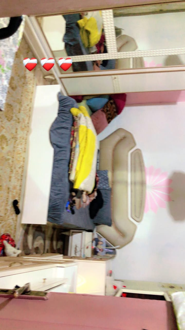 بيت البيع المساحه ٧٠متريتكون من   غرفتين غرفه زغيره مال جهال وغرفه كبيره وصاله ومطبخ وصحيات واتهويه وطارمه الخاص مفتوح السعر 16 العنوان شارع معمل الموز قرب اسواق جنات بنهايه الشارع


**إذا كنت صاحب هذا الإعلان وتريد حذفه لأي سبب، رجاءا أرسل رسالة إلى الدعم الفني**