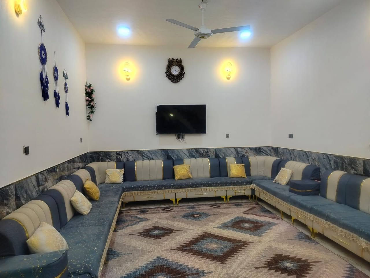 ياالله اللهم صلى على محمد وال محمد 
بيت للبيع بالمهيدبه مقابيل التانكي العمارات السكنيه 
بناء البيت جداً حديث مساحة البيت 200متر يحتوي البيت على خمس غرف نوم االاستفسار اكثر اتصال على الرقم ***********
