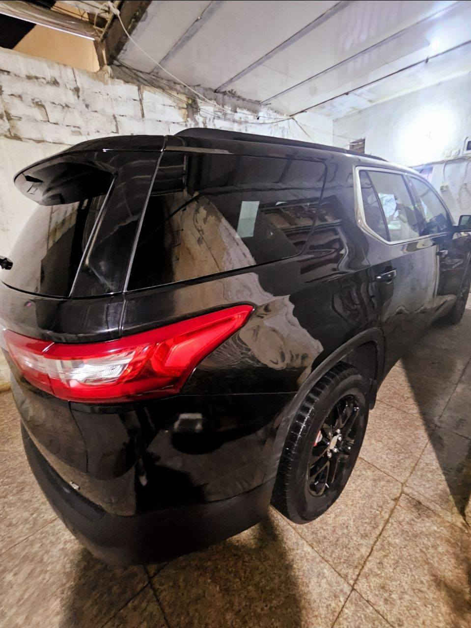 سيارة شيفروليه ترافرس 2021
اسود اللون 
محرك V6 سعة 3.6 لتر 
شاشات لمس 7 أو 8 بوصات
ودعم Apple CarPlay وAndroid Auto، وميزات أمان متقدمة مثل التحذير من الاصطدام ومراقبة النقطة العمياء
 مقاعد كهربائية تكييف ثلاثي المناطق
أضواء LED أمامية وخلفية
 باب خلفي كهربائي 
خزانة سرية 
 رقم بغداد  وطني  ...  حادثها تبديل باب السائق الامامي 💯
 السعر 190 وبي مجاال
او مراوس جيب بزون موديل ١٦ وفوك 
مكانها ... ميسان 
للأستفسار  الأتصال بالرقم  ***********
