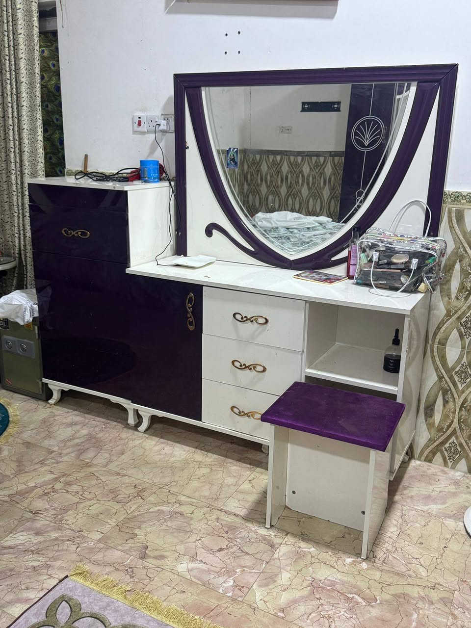 يا الله غرفه اخشاب تركي غرفه نظيفه جديده شوف العين للبيع علوان بصره سعر 400 قفل وتدلل الشراي*********** واتساب فقط
