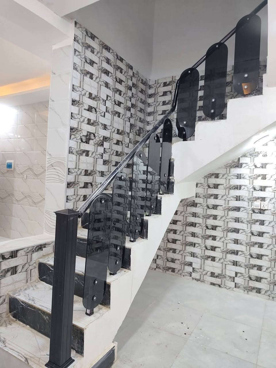 🏡دار للبيع اقصاد اقصاد 🏡
المساحة: 150 متر مربع

✅ #طابو_زراعي_سند_25_أقرار_محكمه

مقدمه 40مليون والباقي كل شهر ٥٠٠الف والسعر الكلي 70مليون مع المجال 

الموقع: النجف شارع الصب عمود 317 #ألخط_ألاول

مواصفات البناء:

غرفتين نوم وصاله ومطبخ واستقبال حمامات داخليه وخارجيه وكراج 

بناء مرتب (أساس + سقف كونكريت + طابوك)

أرضية بورسلين أبو الـ 60

الخدمات:#بعد_عن_سوق_100م

ماء كهرباء مدارس سوق تبليط مولد

اتصال

*********** او واتساب
