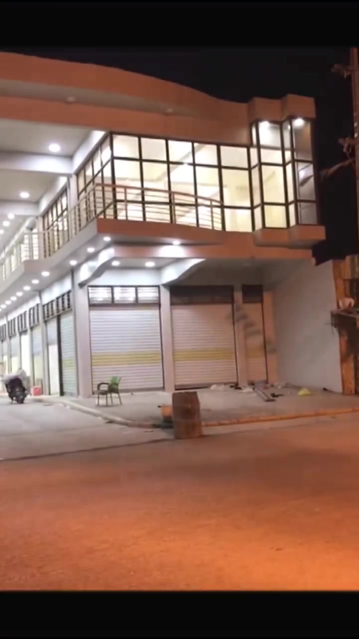 🏢 فرصة استثمارية مميزة للبيع – سنتر تجاري في منطقة الجبل
📍 الموقع: منطقة الجبل – مقابل مديرية الإطفاء – على شارع عام.
✅ المساحة: 1,600 م²
✅ نوع الملكية: طابو صرف
✅ البناء: حديث وجاهز بالكامل
✅ عدد الطوابق: طابقان تجاريان
✅ عدد المحلات: 74 محلاً تجارياً
✅ كل محل مزود بميزانية كهرباء مستقلة
✅ محولة كهرباء خاصة تخدم العقار
💰 الدخل السابق: مؤجر سنوياً بمبلغ 350 مليون دينار عراقي.
💵 السعر المطلوب: 6 مليارات دينار عراقي (قابل للتفاوض مع الجادين).
فرصة استثمارية متميزة لعقار تجاري جاهز يحقق دخلاً، في موقع حيوي ومناسب لمختلف الأنشطة التجارية والاستثمارية.
📞 للاستفسار والتواصل: ***********
