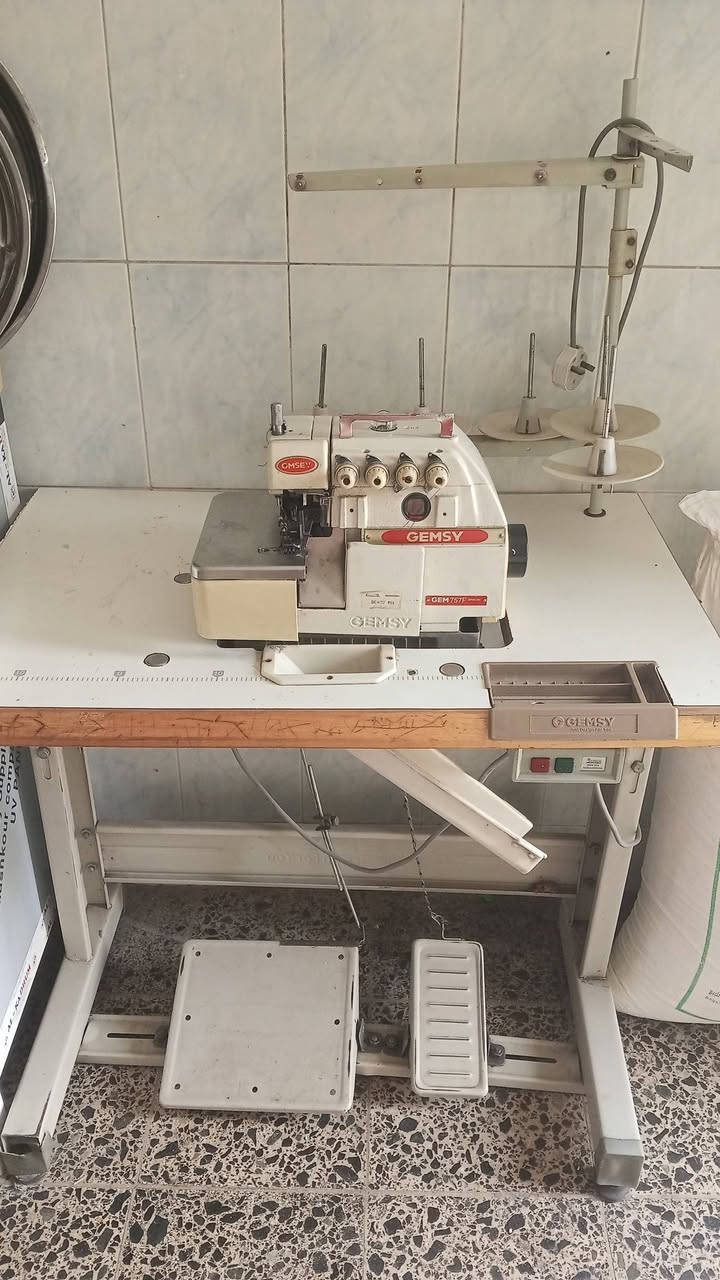 مكينه اوڤر للبيع السعر 175 نظيفه مستخدم قليل للتواصل واتساب ***********
