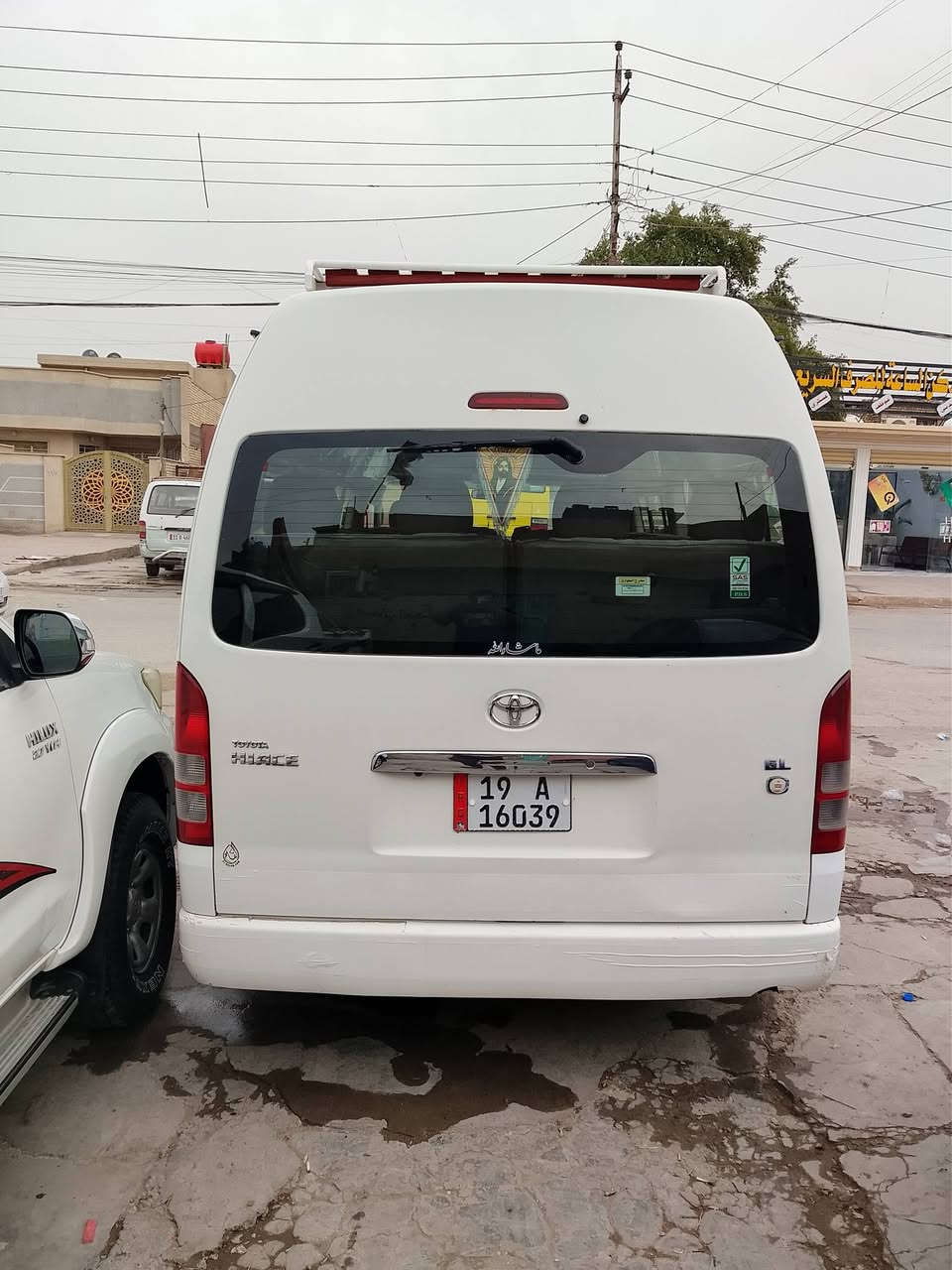 السلام عليكم هايسه موديل 2013 مكفوله كفاله عامه بس الربع الوره بل كصيره بيه صبغ تخم تاير فول موصفات تدفئه تبريد شغال السعر 260 
رقم الهاتف ***********
