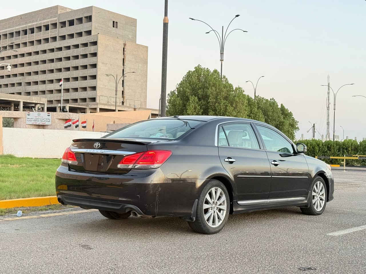 السلام عليكم 
افلون 2012 بس تسجلت 2011 فل فتحه برده خلفيه جلد 5 بصمات 
وياها بصمتين تشغيل وارد امريكي حادثها مثل ماموضح عدكم بالمنشور
السياره مدفوع گمركها ومستلم قرص 
قرار 102 باقي عليك بس الرقم 
السياره جديده وجاهزه تبريد ثلج ❄️ 
السعر145
للتواصل: ***********
مكان السيارة: البصرة

