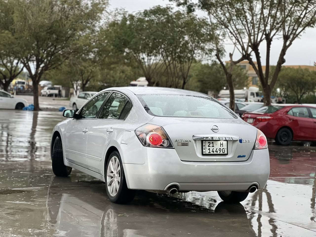 نيسان التيما 2011خليييجي
بدووون صبغ بدون جراااد فقط بارد سونار مرفق 
رقم وسنويه جديد2030 باسمي شرط تحويل وكاله 
مكينه وگير بشرط
مكان سياره كلار 
***********
