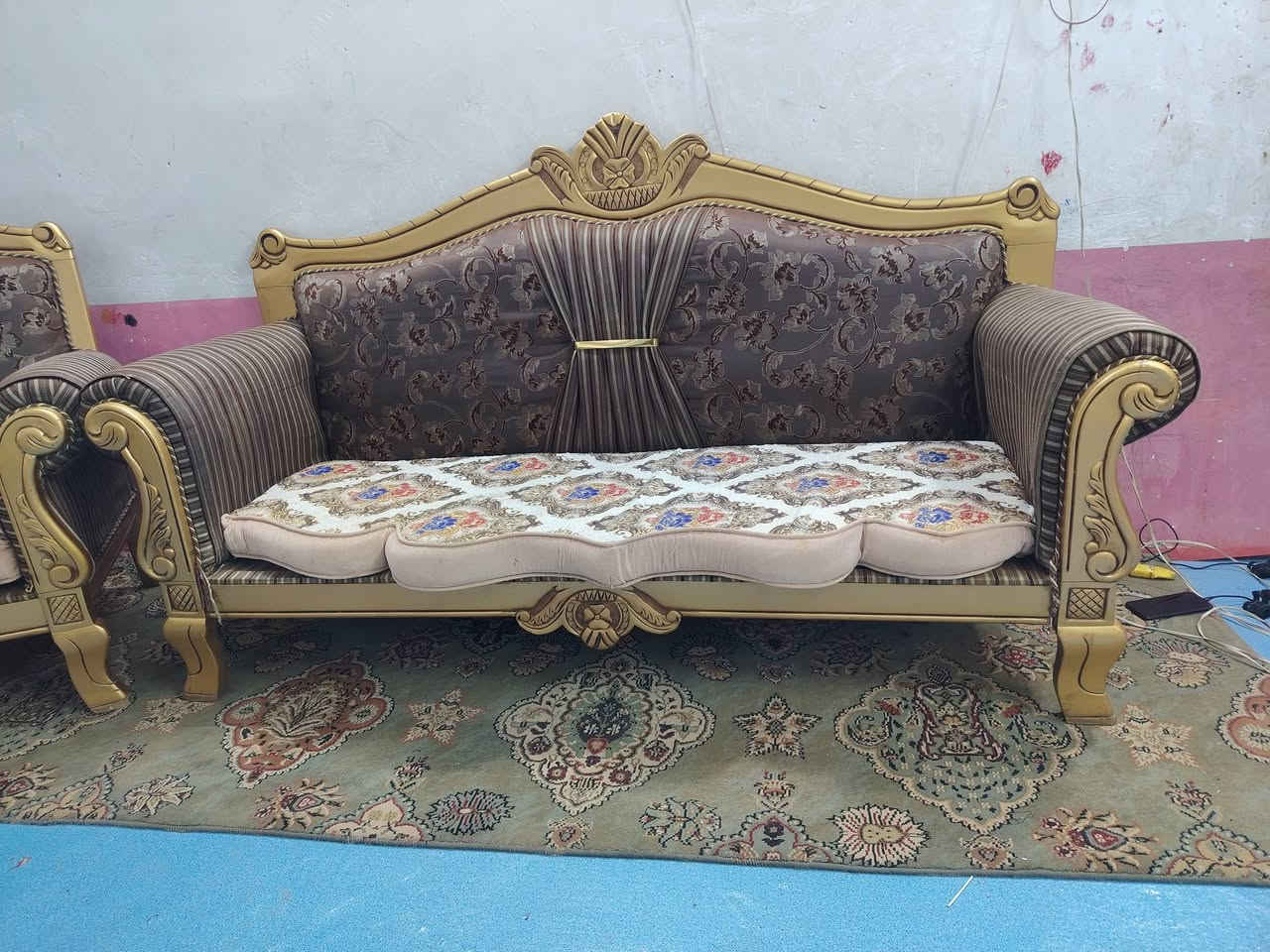 تخم للبيع ملكي تزكام تركي كلش نضيف 9مقاعد السعر 300 وبي مجال العنوان كربلاء بدايد امن الداخلي يوجد توصيل داخل كربلاء الستفسار ***********
