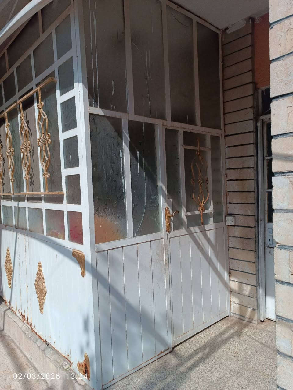 كرفان او غرفه حديد مع باب حديد ثقيل نضيف جدا السعر 225 الف دينار عراقي وبيه مجال تعال وتدلل الرقم ***********
