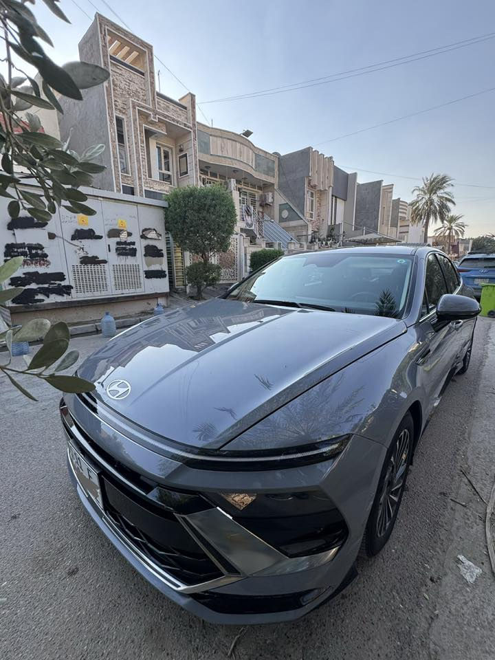 السلام عليكم 

للبيع ….. هونداي سوناتا هايبرد 2025 

ماشيه : 9.000 الف ميل 

لون سمنتي 

حادث السياره : جاملغ خلفي نصبغ نصه كما موضح بالصور 
بالاضافة إلى خشم البنيد والجاملغ الامامي تعدل بارد ….. 

الايرباكات: استيرن ودشبول طاكات …. وسويت الهن مقاومة .. 

مواصفات السياره : 
✅ بصمة 
✅ كشنات اماميه كهرباء 
✅ تدفى بالمقاعد الأمامية 
✅ نقطة عمياء في المري 
✅ رادار امامي 
✅ رادار خلفي 
✅ رادار جانبي 
✅ شحن لاسلكي 
✅ تبريد بيانو 
✅ قطعتين تبريد 
✅ كير تعليك 
✅ كامرة 
✅ شاشه كبيره 
✅ سياقة ذاتيه 
✅ لد امامي
✅ لايتات زنون 
✅ لد خلفي 
✅ تحديد مسار 
 
محرك : 2000 هايبرد دوش 

السعر : 207 وبيها مجال 

للاستفسار:: 
*********** 
***********
