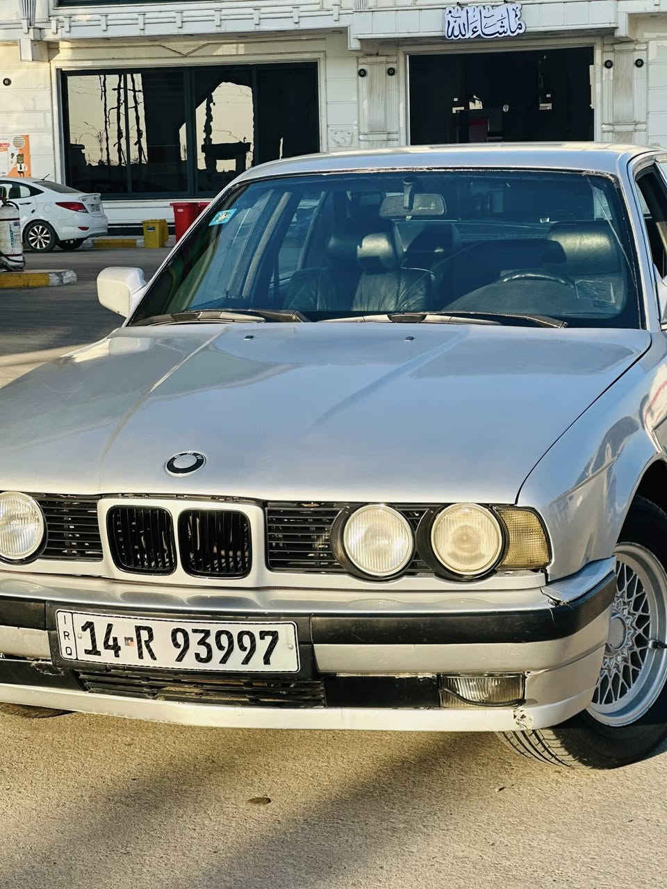 بسم الله الرحمن الرحيم
BMW   موديل 1992.مشروع وطني.. رقم بصرة..
حجم 525.كير ومكينة كفالة.. مكينة مسكر عدل . حدادية زينة.. تبريد شغال.. مصبوغة عام السيارة.. لونها سلفر ( رصاصي)  احلى لون.. نصبتها كلش حلوة.. ويل كب نحلة وطخم تايرات جدد.. باتري جديد

سعرها 48 ورقة..وتجي وتشوف السيارة  بعينك وان شاء الله بيها مجال 
عنوان. ميسان العمارة
***********
