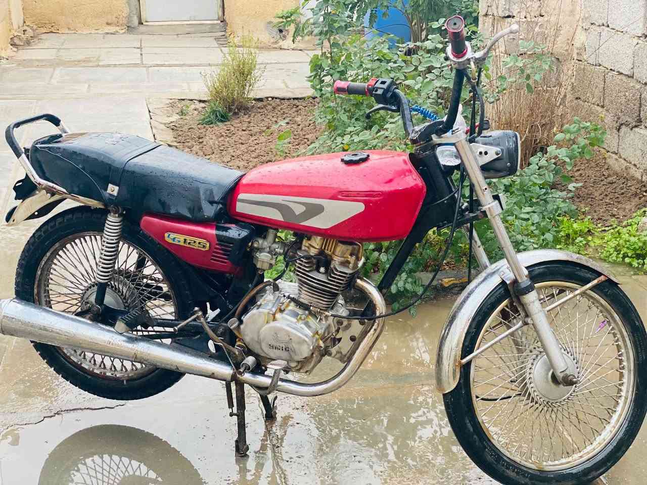 سلام عليكم دراجه ٤ كير كلك كلك للبيع مستعجل عل بيعته سعر ٢٥٠ وبيه مجال مكانه بل الحي ***********
