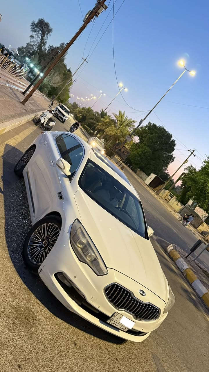 كيا كوريس خليجي الفئه ثالثه 2014 ماشيه 206 سنويه لل 2027 
كير مكينه مكفول 
بدون ضرر كفاله 
السعر المطلوب160 ورقه وبيه مجال 
‭0770 944 9900
