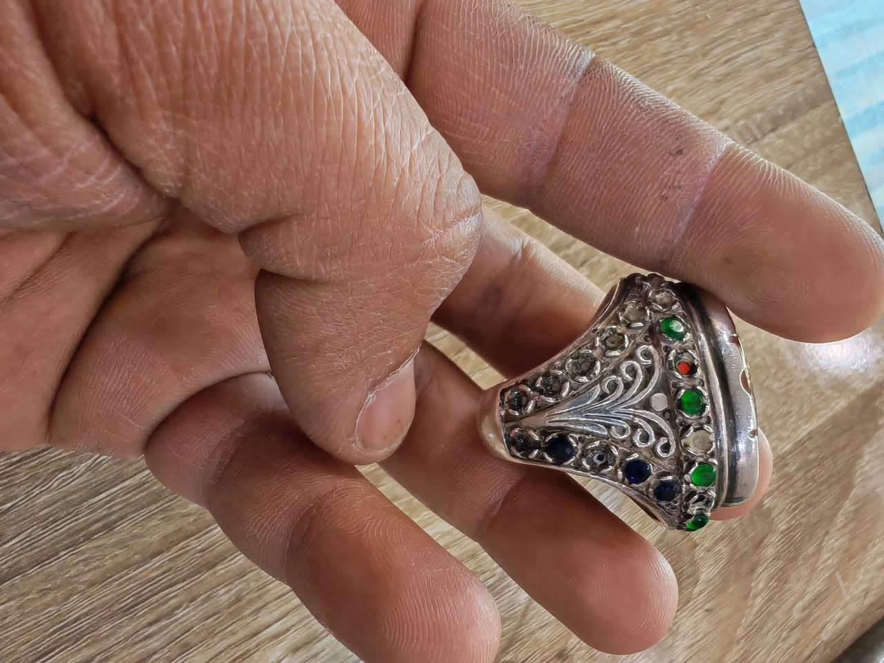 خاتم ثقيل صياغة يدوية وزن الخاتم 41,1غرام للبيع *********** التواصل
