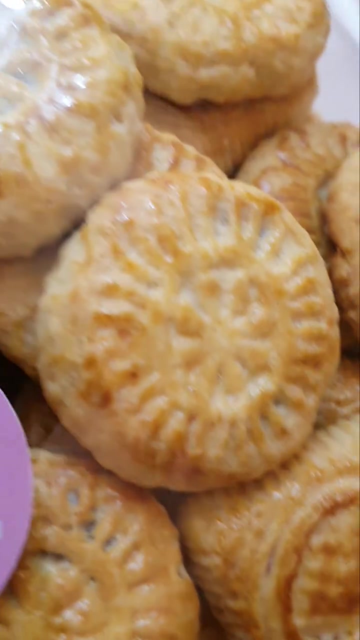 🌸 كليجتنا بطعم البيت الأصيل 🌸
إذا تدورون على الطعم الطيب والجودة المضمونة، كليجتنا هي الاختيار الأمثل 😍
🥮 كليجة بكل الحشوات: ✨ تمر ✨ جوز ✨ راحة ✨ جوز الهند ✨ حسب الطلب
📍 مناسبة للضيافة، المناسبات، والطلبات الخاصة. 📦 يتوفر بيع مفرد وجملة. 💯 شغل بيتي وطعم يفوز.
للطلب والاستفسار: 📞 ***********
أكلات ومعجنات العائلة 🌷

