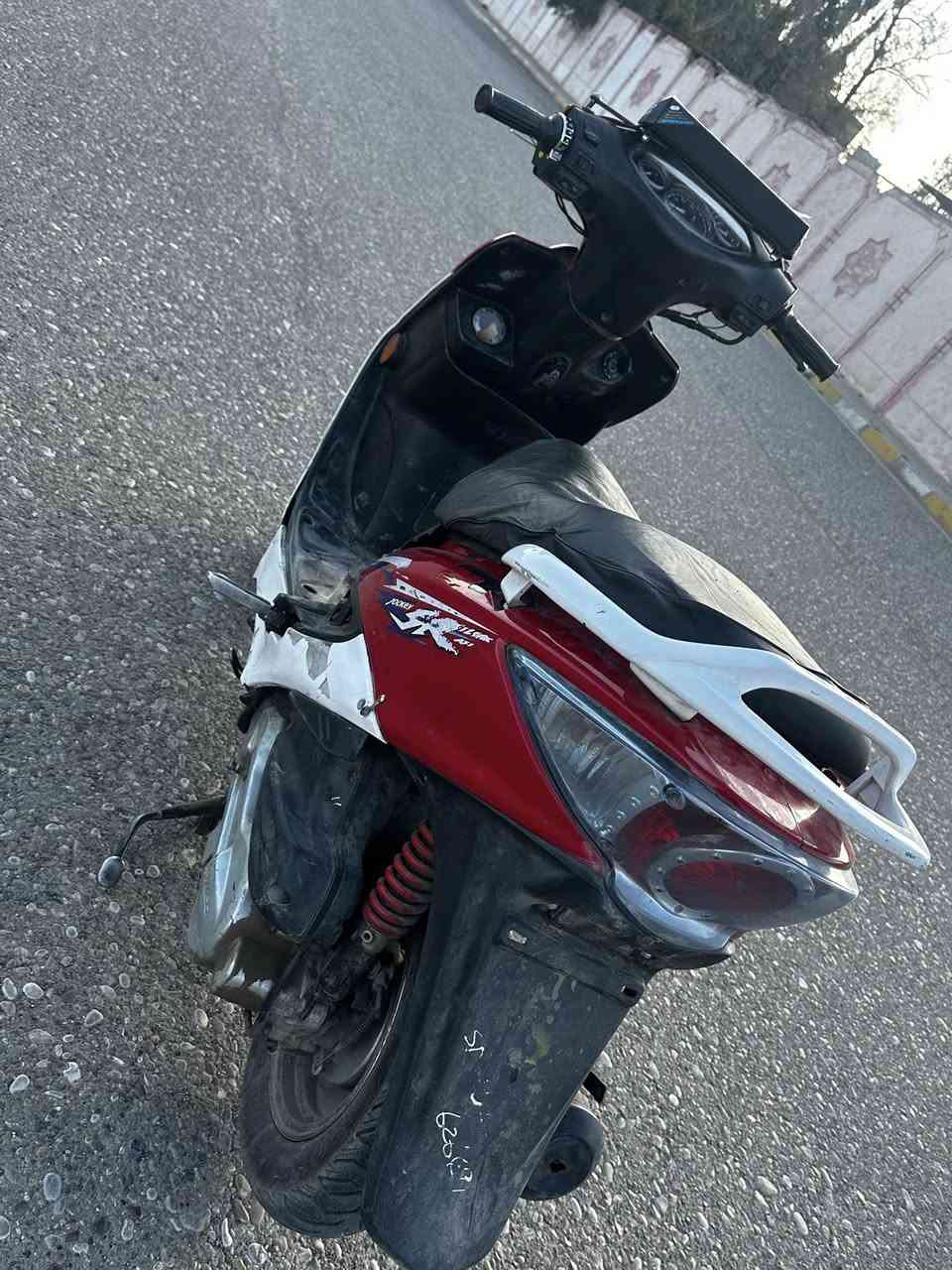 للبيع دراجة كامكو G4 🔥
دراجة قوية وشكلها حلو ومناسبة.
 • الموديل: كامكو G4
 • الحالة: نظيفة وعلى البلد
 • الماكينة: ممتازة وما بيها مشاكل
 • السعر: 600 (قابل للنقاش للجادين)

اللي عنده رغبة يشتري يتواصل خاص 📩
الدراجة نظيفة وتستاهل والسعر مناسب.
رقم الهاتف:***********
