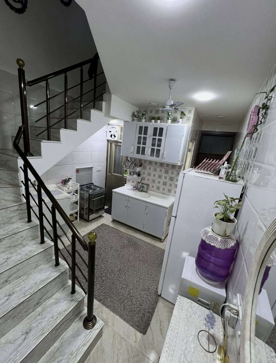 من رخصة ادارة الگروب ..
🔴 بيت 63 م للبيع  في سبع ابكار نهاية شارع منتزه الهبي دي للبيع ملك زراعي انذار كاتب عدل  .
🔴عرض الشارع ٤م  و تتوفر كافة الخدمات . 
تفاصيل البيت :
الطابق الأول:- استقبال + مطبخ + غرفة +  خدمات صحية .
الطابق الثاني :- غرفتين نوم + خدمات صحية + بيتونة + سطحين.
السعر. 135 . 
📍الموقع:- سبع ابكار شارع الدب  قرب مدرسة الايمان.
للاستفسار ☎️ : ***********
