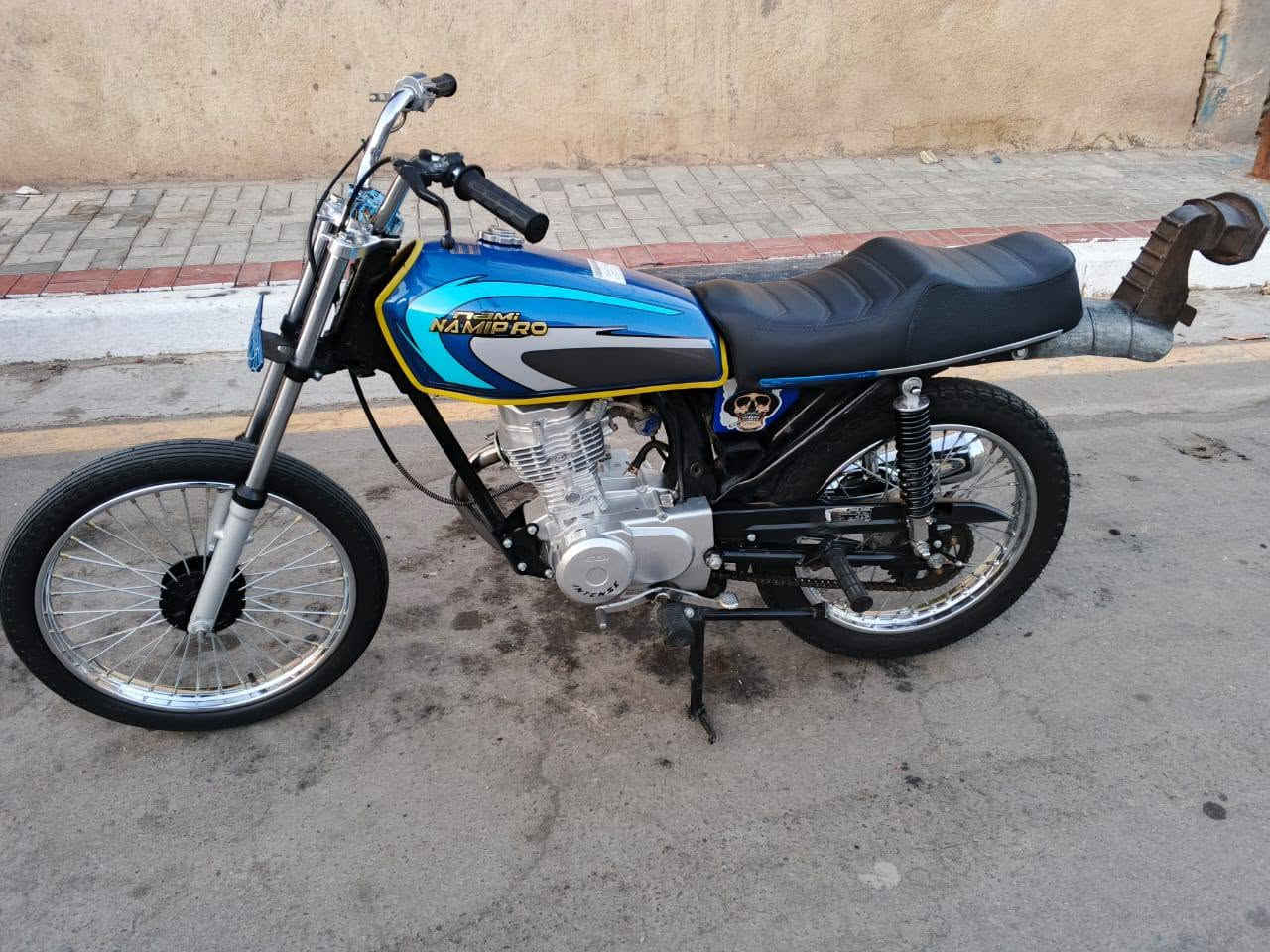 سلام عليكم
دراجه للبيع شاصي 22 سكنر تعمير 26 

محرك انتنس مفتوح مبدل ولفات فقط

دراجه نضيفه تجي وشوف بعينك

شراي اتصل *********** اوتراسل

مكاني كربلاء حي الحر طاقه أو مراوس ابوليس حسب العناه
